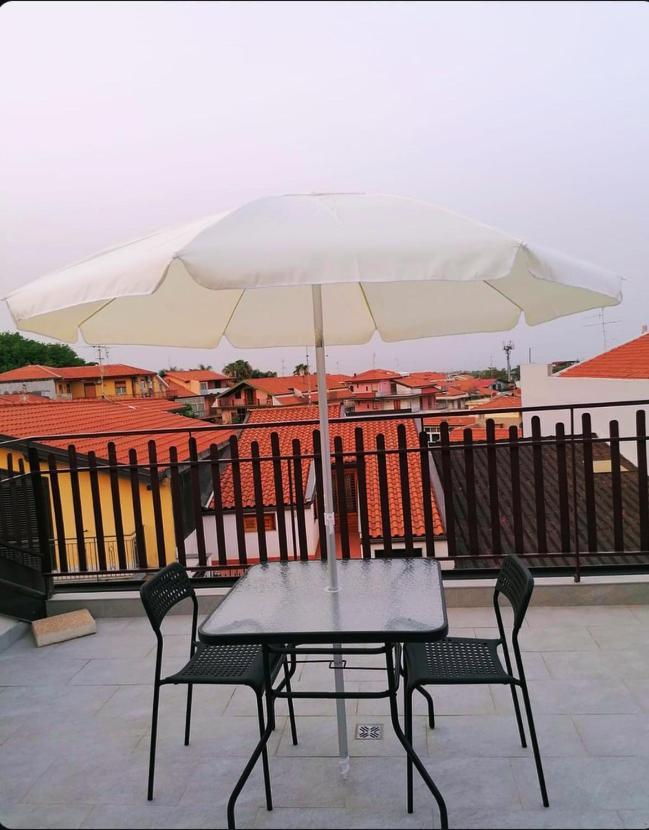 Apartamento Il Sole Dell'Etna Aci SantʼAntonio Exterior foto
